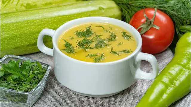 Ароматный суп-пюре из кабачков