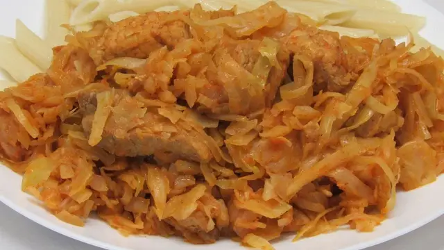 Тушеная капусту с мясом
