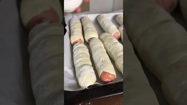Простые сосиски в тесте