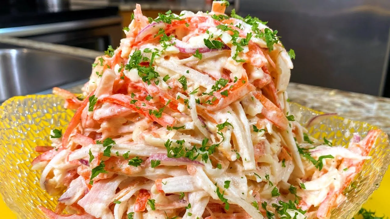 Вкусный салат с крабовыми палочками
