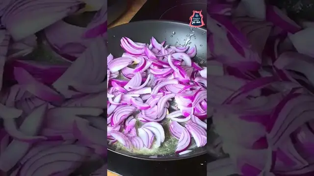 Паста в луковом соусе