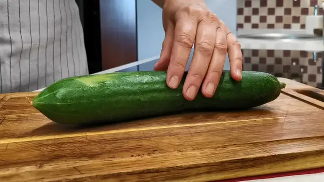 Соус Дзадзики из огурцов на йогурте