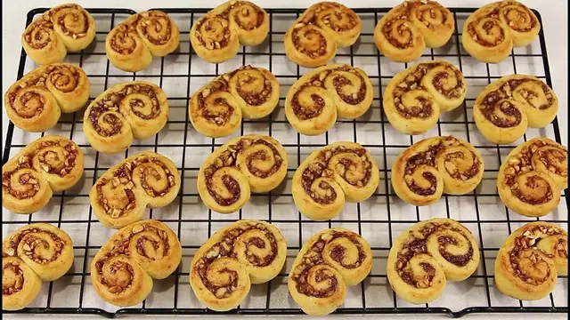 Постные печенье с повидлом и орехами