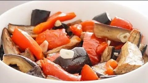 Обалденный салат из баклажанов и перца