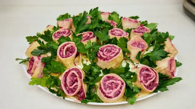 Очень вкусный салат "Розовый букет"