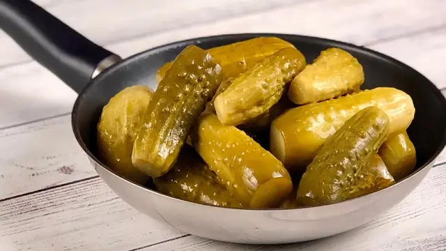 Интересная закуска из соленых огурцов