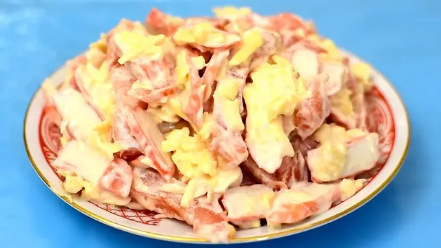 Салат из крабовых палочек на праздничный стол 