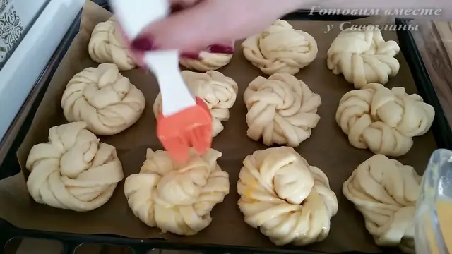 Воздушные и мягкие булочки-завитушки 