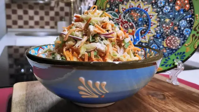 Праздничный салат с редькой и курицей 