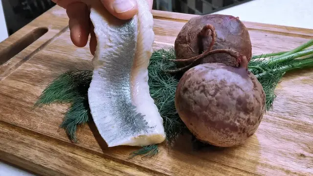 Салат с селедкой и свеклой