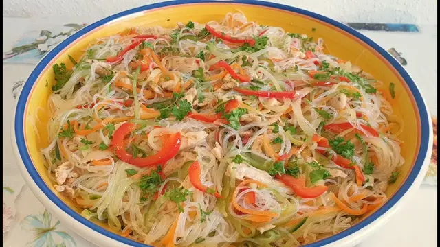 Вкусный витаминный салат