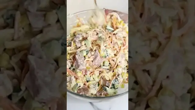 Быстрый салат с копченой курицей