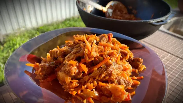 Тушеное мясо с квашеной капустой