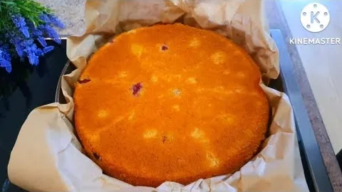 Пирог на сковородке с вишней и абрикосами
