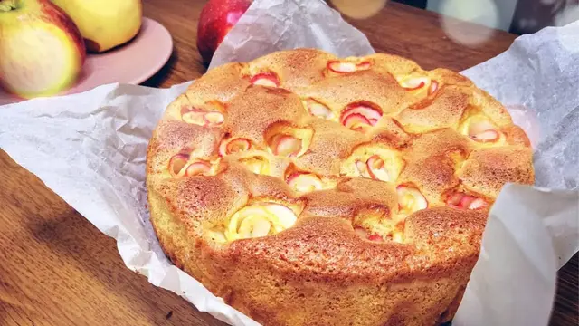 Неповторимая шарлотка с яблоками