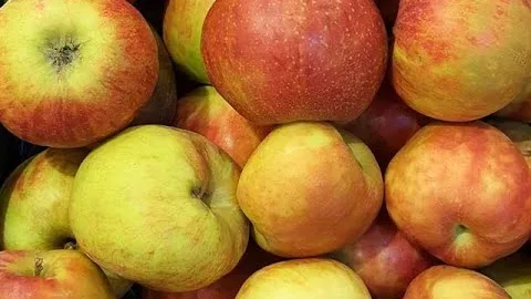 Домашнее яблочное пюре и сок с мякотью