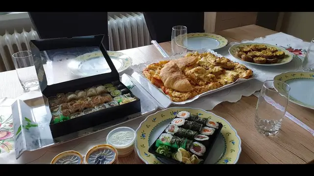 Пицца с луком и шампиньонами