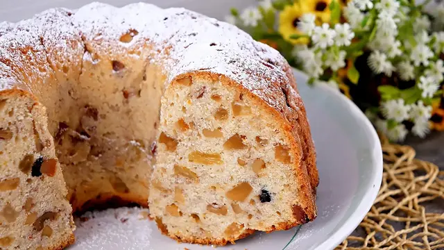 Ароматный кекс с изюмом, цукатами и орехами