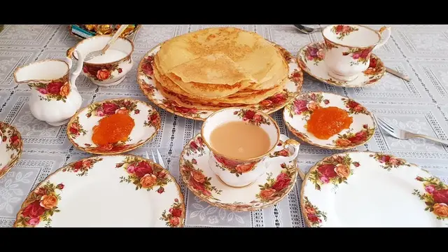 Тонкие блинчики на сковородке