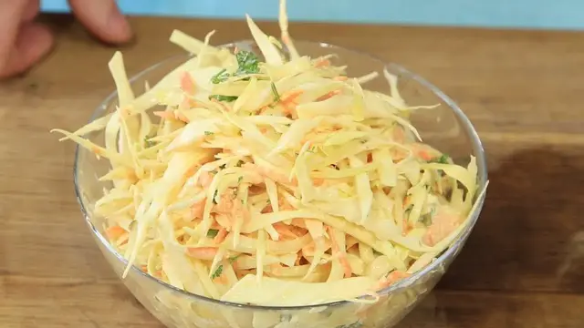 Бюджетный салат из капусты на каждый день