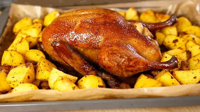 Утка, запеченная с яблоками, картошкой и грибами
