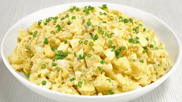 Вкусный картофельный салат с яйцом