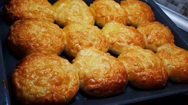 Булочки с картофелем, сыром и луком