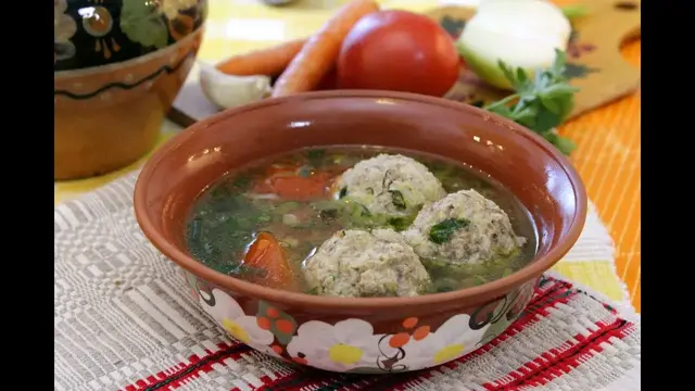 Картофельный суп с мясными клецками