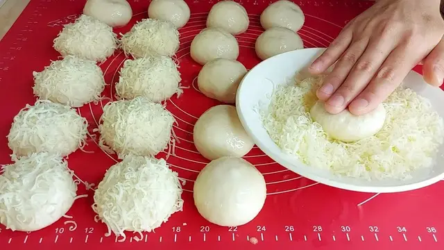 Булочки с сыром и сосисками в духовке