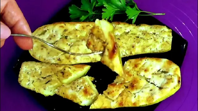 Нежные кабачки в духовке под сметанным соусом