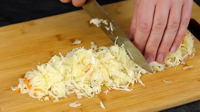 Салат с квашеной капустой 