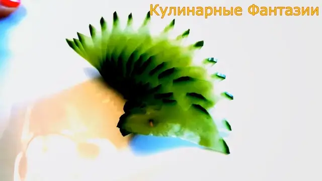 Шикарное украшение из огурца