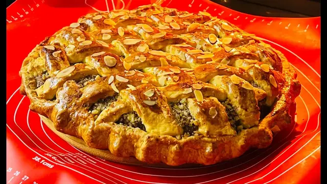 Пирог с джемом и орехами в решётке
