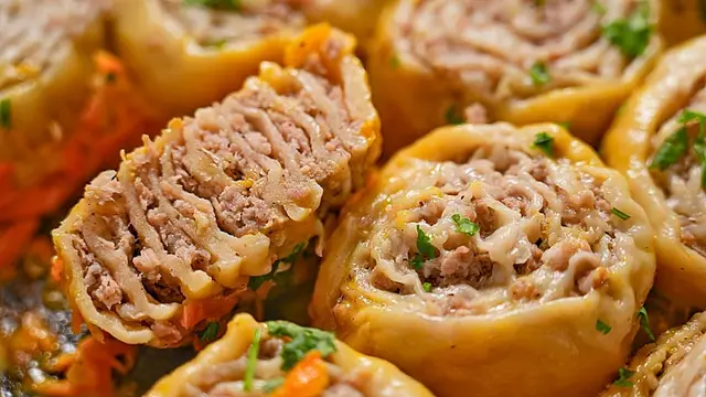 Ленивые пельмени с овощным соусом