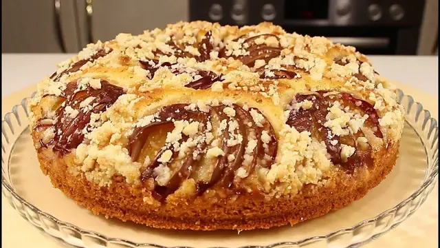 Невероятно вкусный постный пирог со сливами и штрейзелем