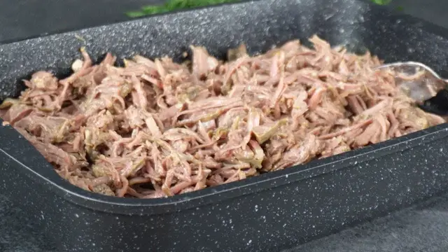Тушёное мясо в пряной подливе
