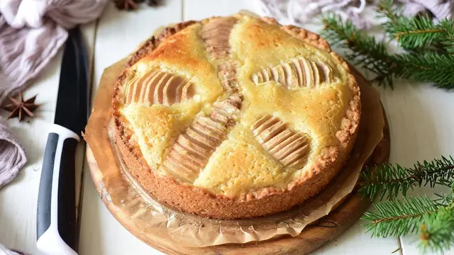 Тарт с миндальным кремом и грушей