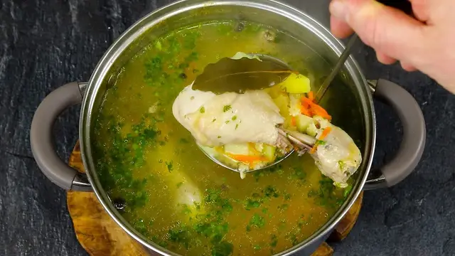 Простой куриный суп