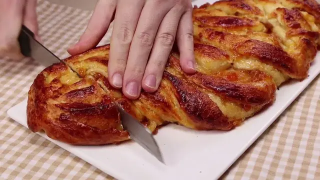 Вкусный творожный рулет к чаю