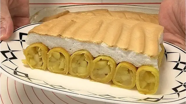 Яблочный пирог с меренгой