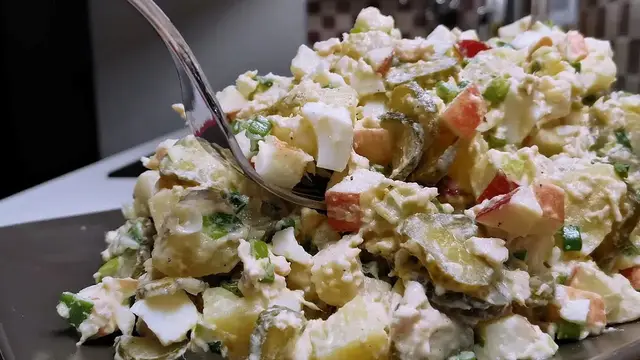 Салат с курицей на новогодний стол 