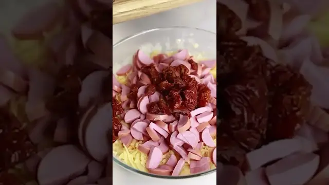 Ленивый пирог с сосисками и сыром