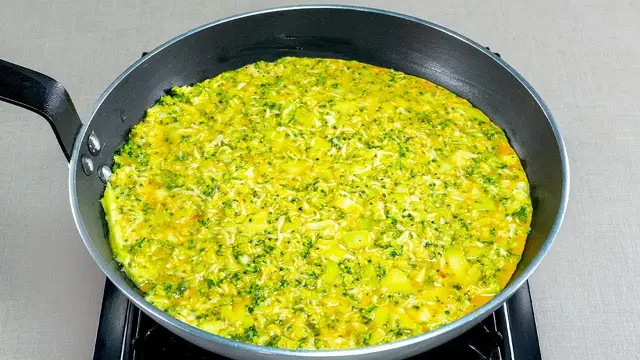 Запеканка из брокколи с беконом и моцареллой