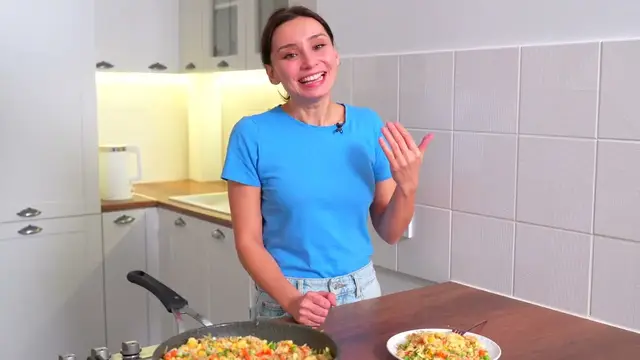  Очень вкусный жареный рис с овощами и яйцом по-китайски