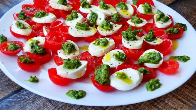 Помидоры с сыром или итальянское капрезе
