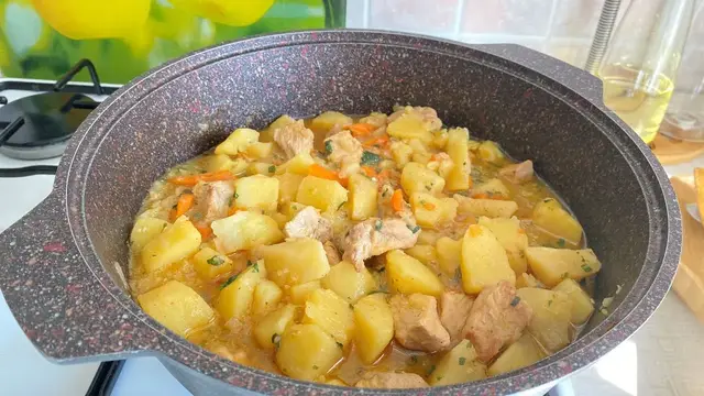 Тушеная картошка с мясом