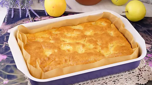 Яблочная шарлотка на сливах
