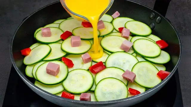 Лёгкий завтрак из цукини