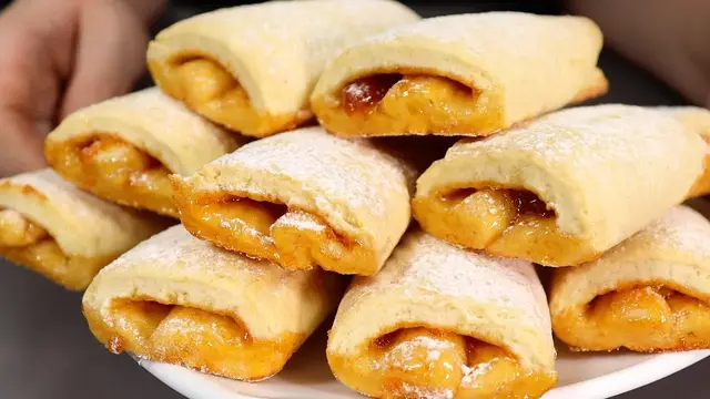 Простое песочное печенье с абрикосовым джемом на скорую руку