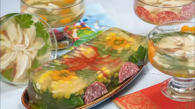 Праздничное заливное с курицей